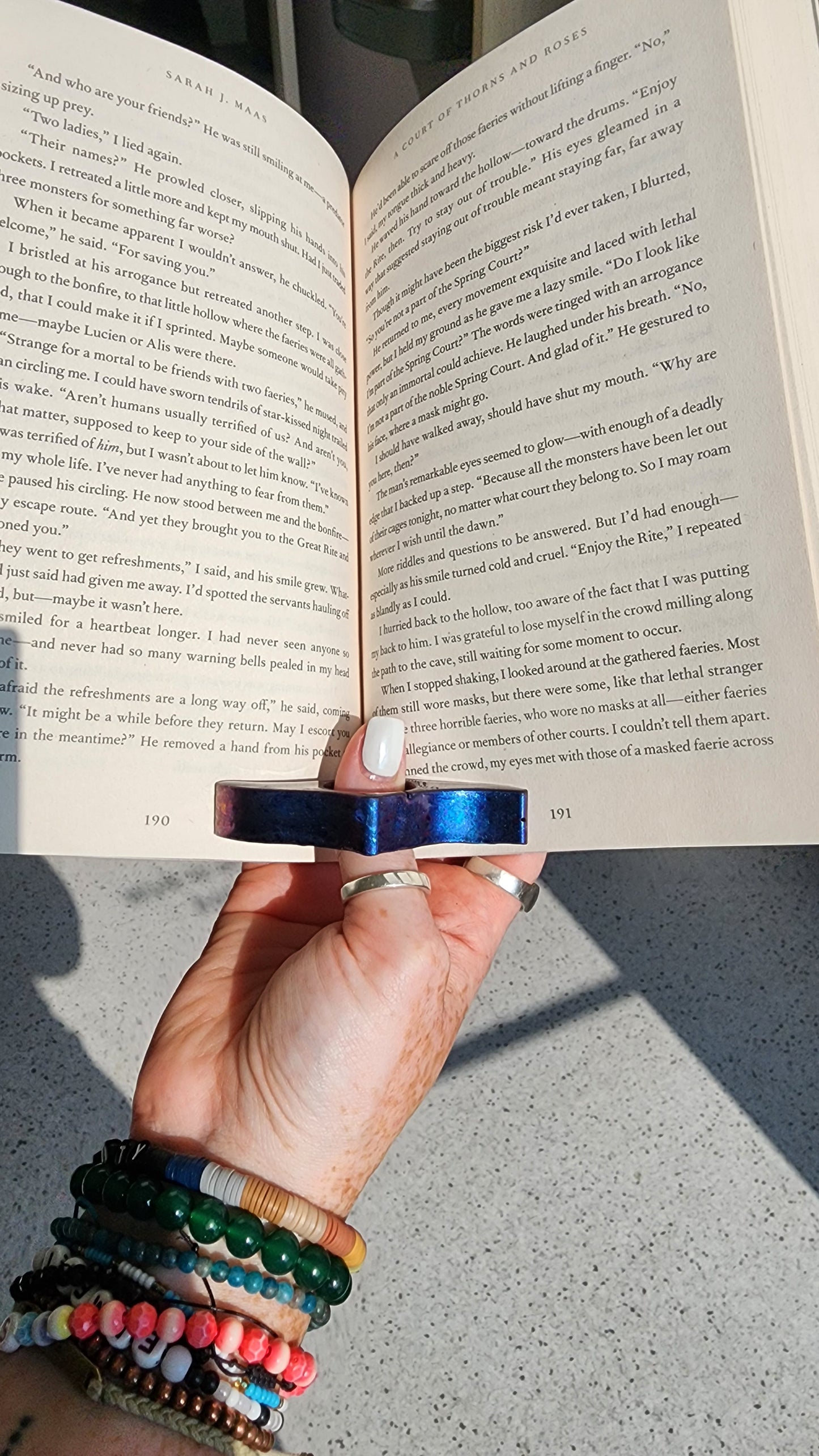 Thumb Page Holder